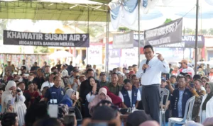 Anies Baswedan saat bertemu dengan petani di Kabupaten Lampung Timur, Provinsi Lampung, Minggu 14 Januari 2024.