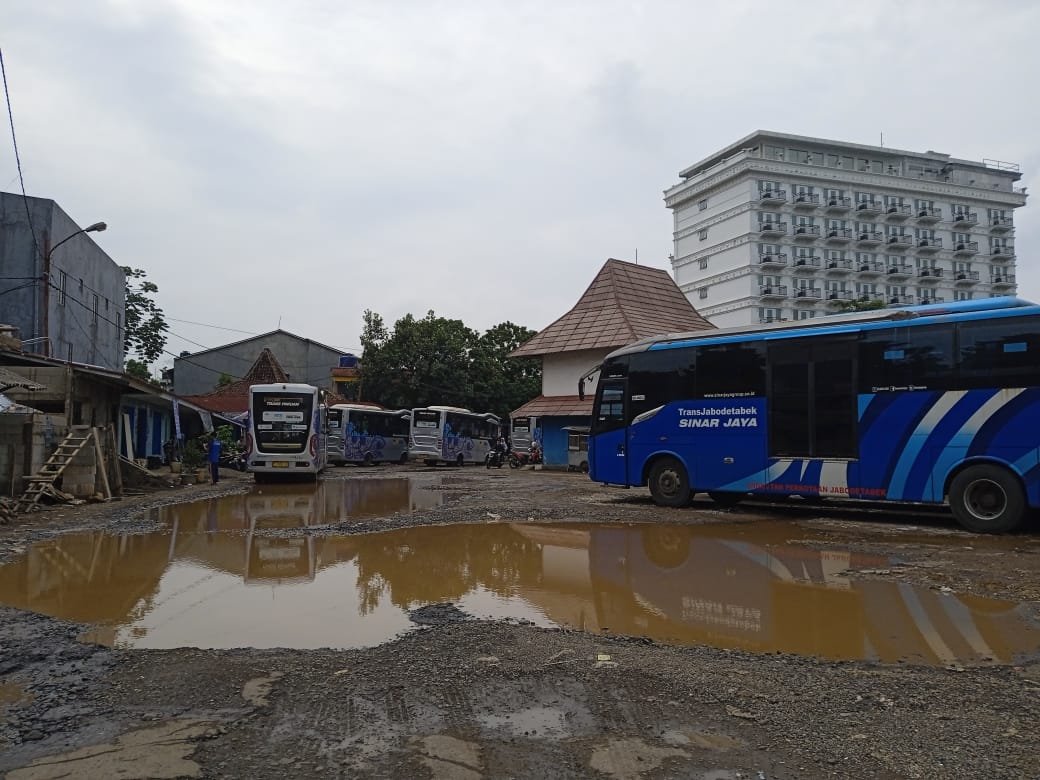 Kondisi di Terminal Bubulak, Kecamatan Bogor Barat, Kota Bogor, Senin (15/1).