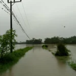 Akses jalan di Kecamatan Ciemas, Kabupaten Sukabumi yang terendam banjir, Jumat (19/1).