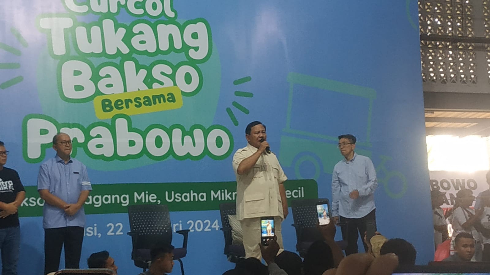 Prabowo Penuhi Undangan Pedagang Baso di Kota Bekasi