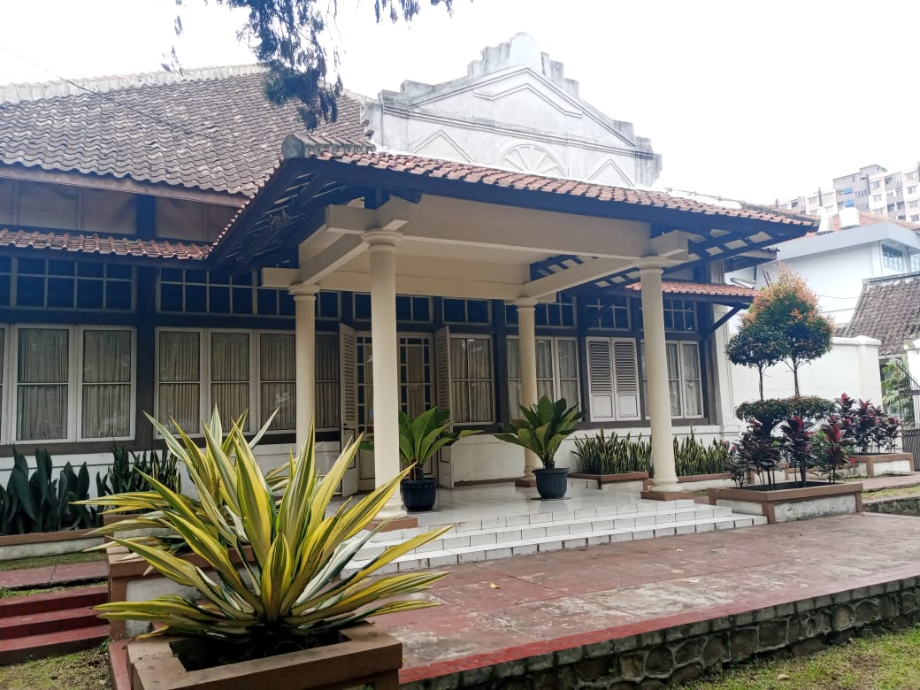 Berdiri Megah: Rumah Bersejarah di Cimahi yang Pernah Disambangi Ir. Soekarno (mong)