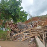 Dampak dari Bencana tanah longsor terjadi di kampung Cibatu Hilir, Desa Sekarwangi Kecamatan Cibadak kabupaten Sukabumi pada Rabu (24/1).