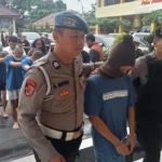Para pelaku saat digiring petugas di Mapolresta Bogor Kota, Senin (29/1).
