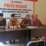 Panwaslu Kecamatan Langensari, Kota Banjar saat menggelar konferensi pers, Selasa 30 Januari 2024.