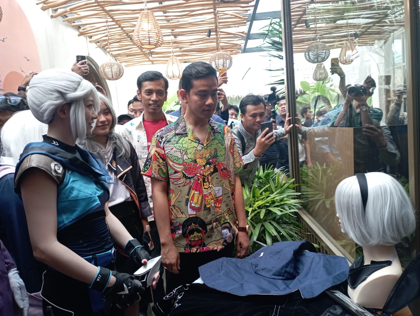 Capres no urut 02 Gibran Rakabuming Raka saat menghadiri acara komunitas Cosplay di Cibinong, Kabupaten Bogor, Rabu (31/1).