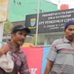 Aktivitas masyarakat di kawasan Puskesmas Cipadung, Kota Bandung. (Pandu Muslim/Jabar Ekspres)