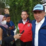 Doc. Pj Wali Kota Cimahi, Dicky Saromi saat Meninjau Saluran Air di Sepanjang Jalan Kota Cimahi (mong)