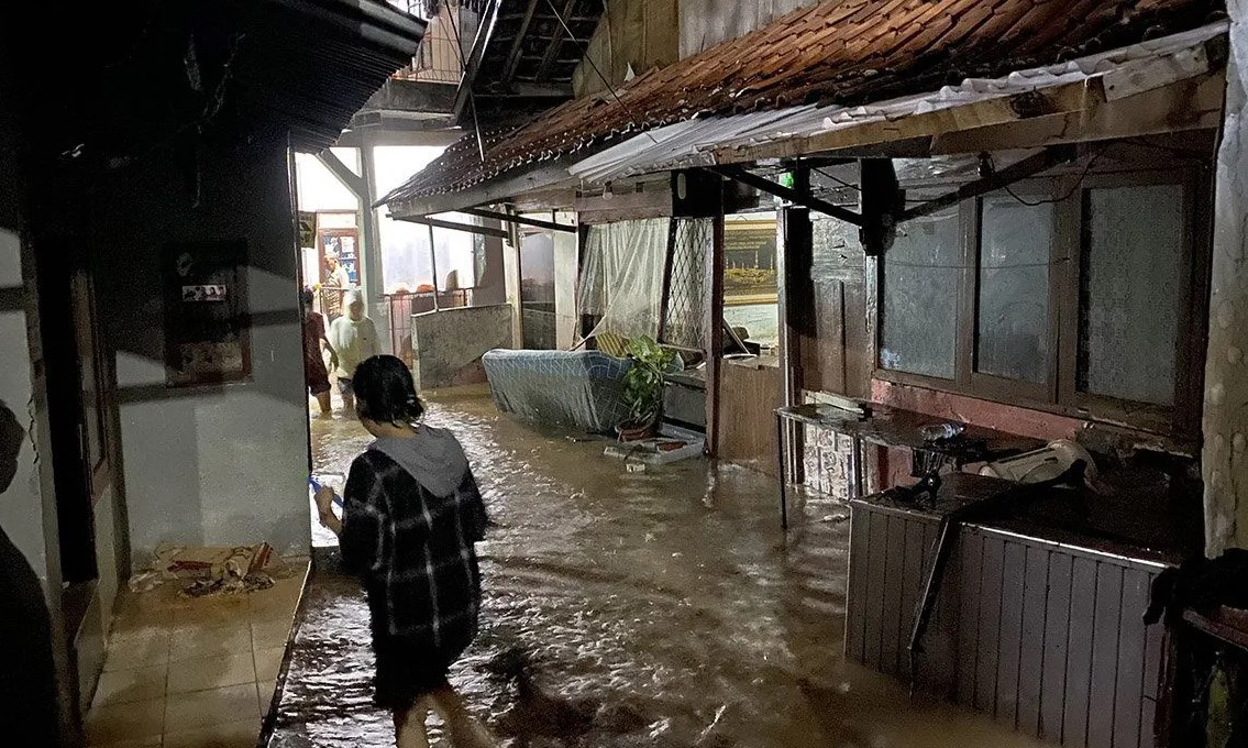 Braga Bandung Diterjang Banjir, Puluhan Rumah Warga Terendam