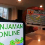 Ilustrasi masyarakat mengajukan pinjaman online. (Pandu Muslim/Jabar Ekspres)