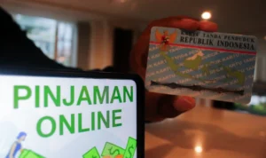 Ilustrasi masyarakat mengajukan pinjaman online. (Pandu Muslim/Jabar Ekspres)