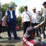 Doc. Pj Wali Kota Cimahi, Dicky Saromi Tinjau Langsung Pengerukan Saluran Air (mong)