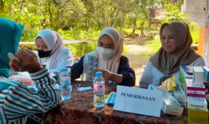 Ketua Kesira Jabar Tina Wiryawati Beri Pelayanan Kesehatan Gratis Hingga ke Pelosok