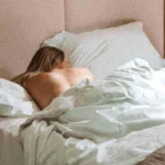 6 Manfaat Tidur Telanjang untuk Kesehatan dan Kehidupan Seksual