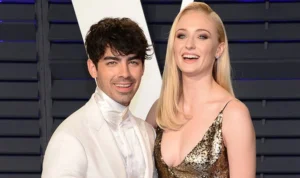 Ketahuan Lagi! Joe Jonas dan Model Berjalan Bersama Setelah Pisah dari Sophie Turner