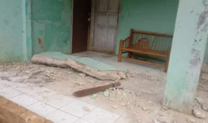Rumah Lansia di Sukabumi Ambruk Akibat Gempa 5,9 Magnitudo di Banten