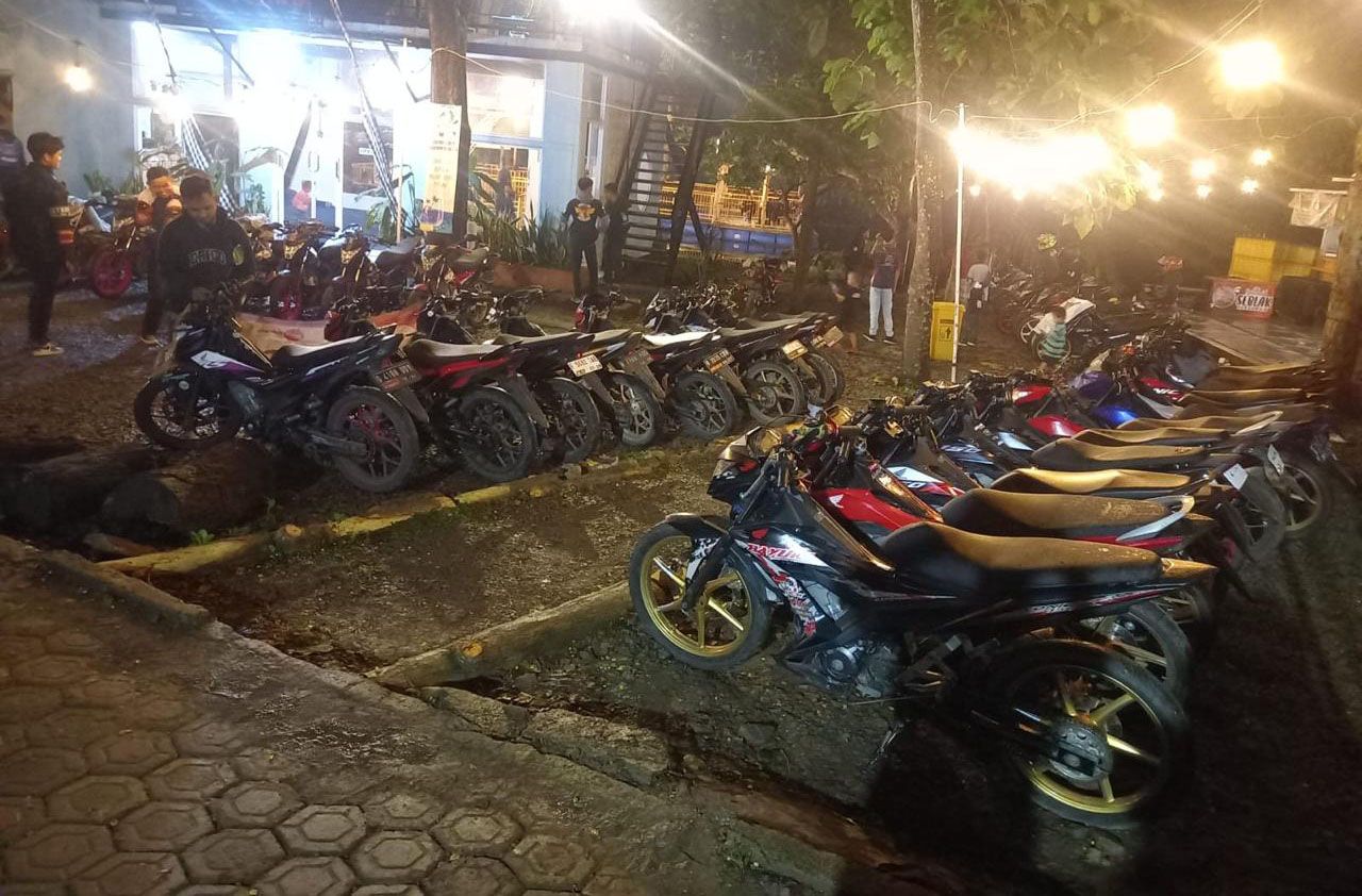 Ratusan Honda Sonic yang mengikuti even kopdar gabungan di Karawang.