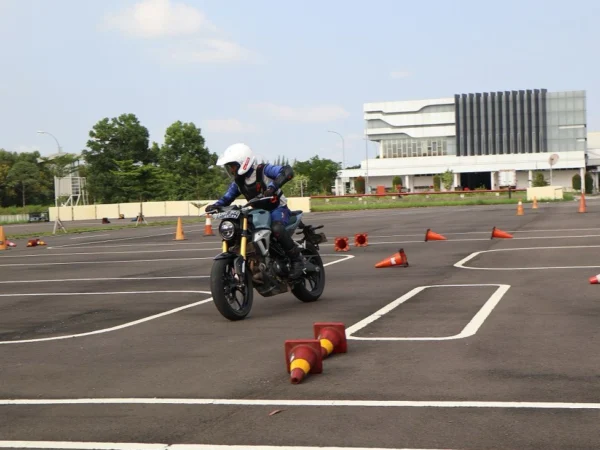 Salah satu penampilan perwakilan instruktur safety riding Honda yang akan berkompetisi pada ajang The 2nd Asia-Oceania Honda Safety Instructor Competition 2024.