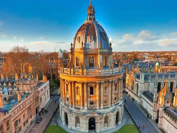 20 Universitas Terbaik di Inggris 2024 versi THE