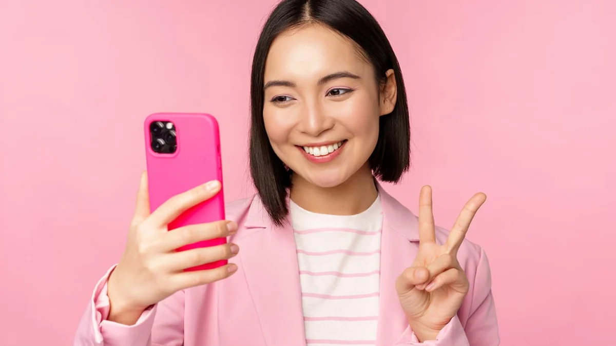 Selfie Sebagai Ekspresi Keceriaan: Penelusuran Perbandingan Sosial dan Pengawasan Tubuh pada Remaja Perempuan