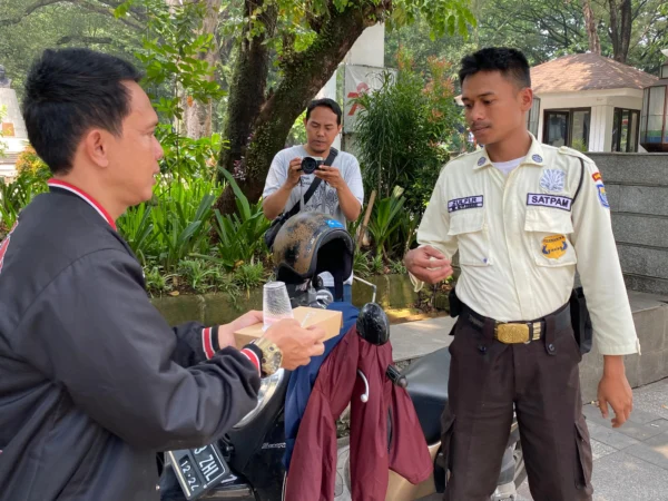 Jurnalis Bandung menggelar bhakti sosial di Hari Pers Nasional/ Foto: Nizar/Jabar Ekspres