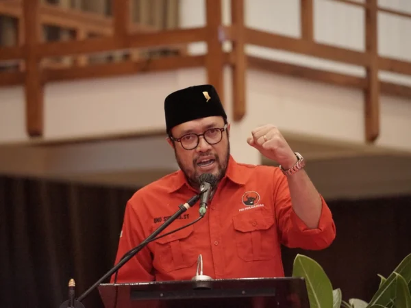 Ketua DPD PDI Perjuangan Jawa Barat Ono Surono Minta Maruarar Sirait Selesaikan Hutang Kepada PDI Perjuangan. 