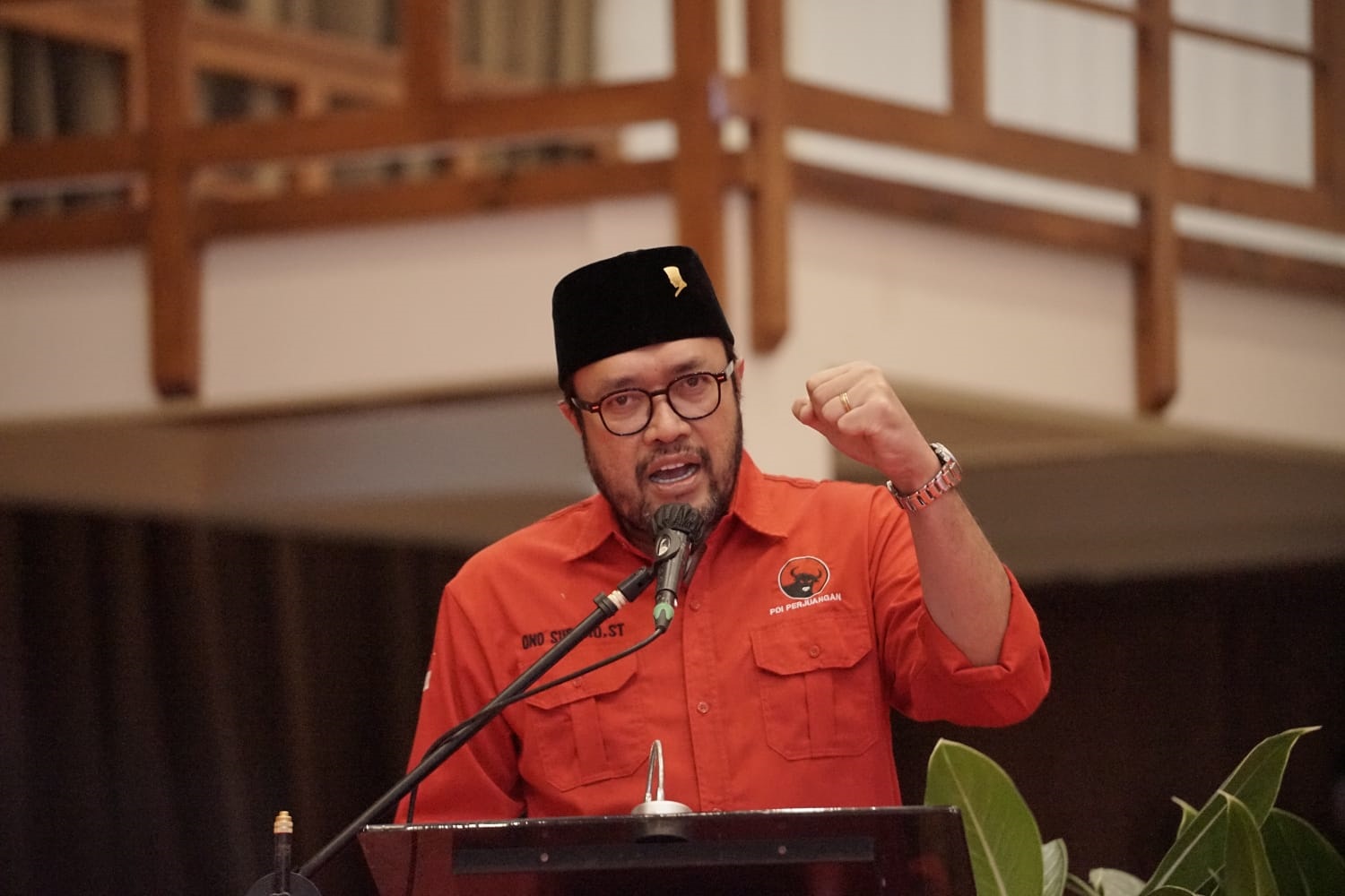 Ketua DPD PDI Perjuangan Jawa Barat Ono Surono Minta Maruarar Sirait Selesaikan Hutang Kepada PDI Perjuangan. 