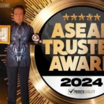 Pendiri (founder) Lembaga Survei Nasional (LSN) Dr Umar S Bakry saat menerima Sertifikat penghargaan ASEAN Trusted Award 2024.