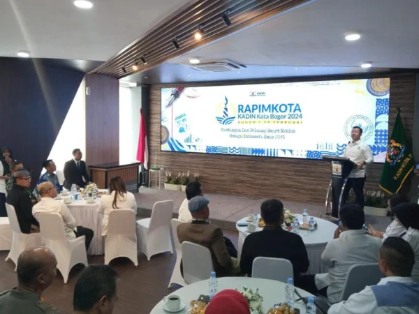 Ketua Kadin Kota Bogor, Almer Faiq Rusydi dalam sambutannya di kegiatan Rapimkot Kadin Kota Bogor, Kamis (29/2). (Yudha Prananda / Jabar Ekspres)