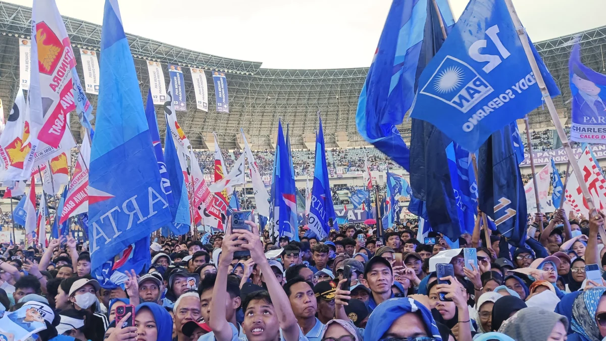 Ribuan kader menghadiri kampanye akbar Prabowo Gibran di GBLA/