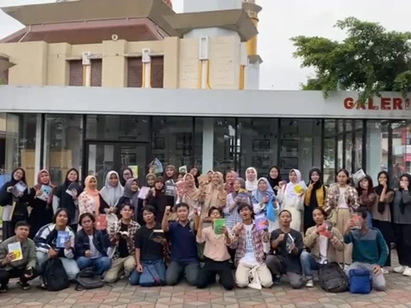 Muda-mudi Sukabumi gencarkan gerakan membaca. Riki Achmad/Jabar Ekspres