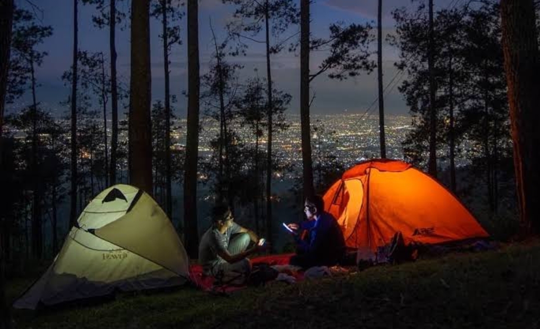 Rekomendasi Tempat Wisata Hiking dan Camping Seru di Bandung