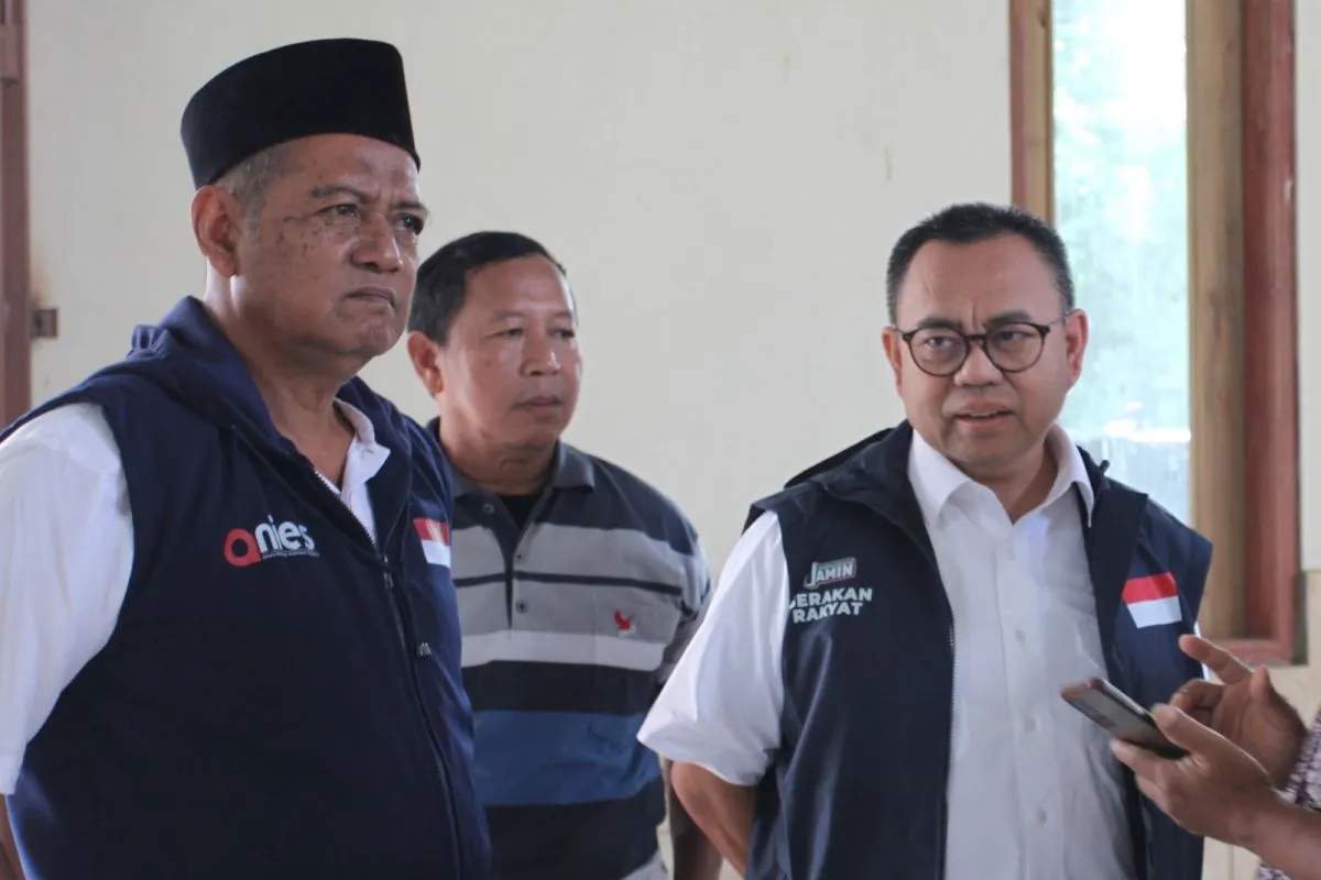 Wakil Kapten Timnas AMIN, Sudirman Said (kanan), dalam kegiatan di Kabupaten Kebumen, Jawa Tengah, Rabu (7/2/2024). (ANTARA/HO-Timnas AMIN)