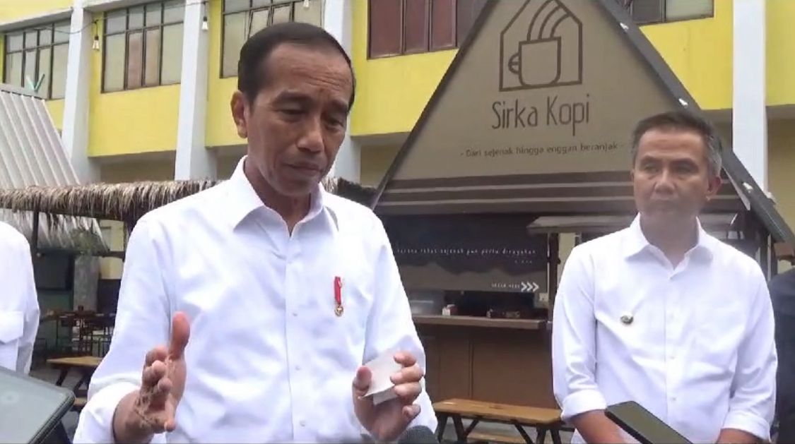 Pengganti MEnko Polhukam: Presiden Jokowi saat memberikan keterangan usai menghadiri kunjungan kerja di Soreang, Kabupaten Bandung, Sabtu (3/2/2024).