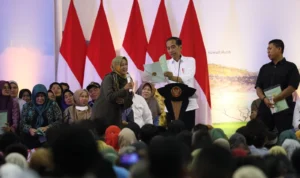 Presiden Jokowi saat memberikan sambutan dalam kunjungan kerjanya ke acara PNM di Soreang, Kabupaten Bandung, Sabtu (3/2/2024).