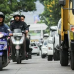 Kepadatan kendaraan di Wilayah Gedebage Selatan, Kota Bandung.