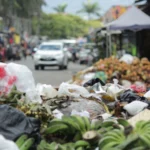 Penampakan Sampah yang mulai menggunung di Desa Cinunuk, Kabupaten Bandung.