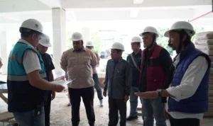 Jajaran Komisi III DPRD Kota Bogor saat meninjau lokasi pembangunan Pasar Gembrong Sukasari.