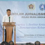 Ist. Pj Gubernur Jabar, Bey Triadi Machmudin saat berikan sambutannya di pembukaan Sekolah Jurnalisme Indonesia, Selasa (6/2). Foto. Humas Jabar.