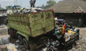 Ilustrasi: Penarikan sampah di Kabupaten Bandung.