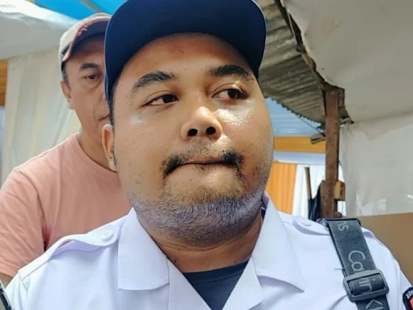 Ketua KPU Kota Cimahi, Anzhar Ishal Afryand Menanggapi Kejadian Tidak Adanya PPWS di TPS 60 Kelurahan Utama, Kota Cimahi.