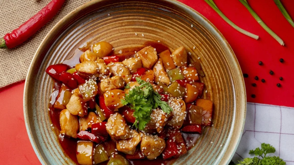 Resep Ayam Kung Pao Khas Tiongkok dengan Cita Rasa Pedas, Manis, dan Gurih! (ilustrasi: Freepik)