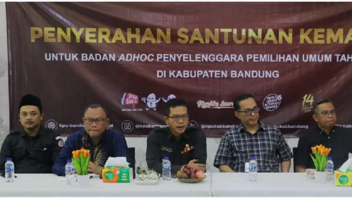Pemkab Bandung Berikan Santunan BPJS Ketenagakerjaan Kepada Ahli Waris Petugas Pemilu yang Meninggal Dunia. Foto Istimewa