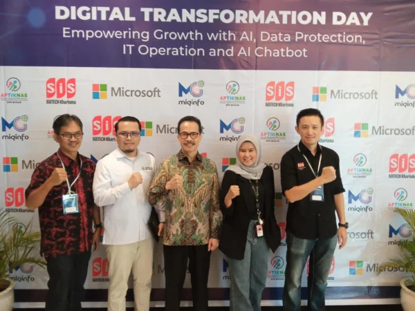 Pimpinan Aptiknas bersama sejumlah stakeholder usai menggelar kegiatan Digital Transformation Day di IICC, Kota Bogor, Kamis (22/2). (Yudha Prananda / Jabar Ekspres)
