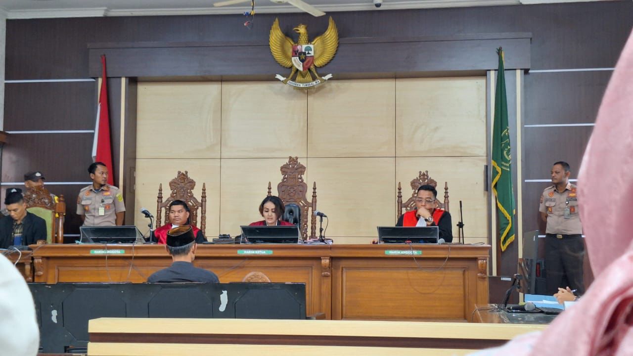 Terdakwa Kades Majasetra Divonis 4 Bulan Penjara oleh Hakim, Secara Sah Lakukan Kampanye pada Caleg DPR RI. Foto Agi Jabar Ekspres