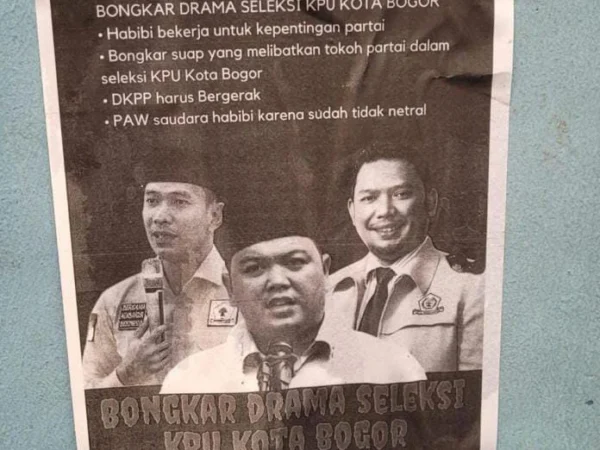 Ilustrasi: Poster bergambarkan foto Ketua KPU Kota Bogor, Muhammad Habibi Zaenal Arifin (Tengah) yang beredar. (Yudha Prananda / Jabar Ekspres)