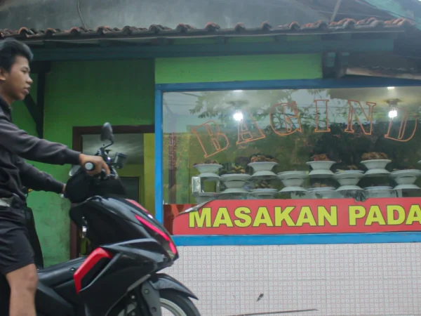 Jeritan pengusaha rumah makan di Kota Bandung terkait kenaikan harga beras yang melambung tinggi (Pandu Muslim / JE)