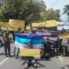 Puluhan anggota ormas XTC Banjaran lakukan aksi demo penolakan hak angket pemilu 2024. Foto Istimewa