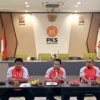 Sekretaris Umum DPD Kota Bogor, Dedi Mulyono bersama jajaran saat Konferensi Pers di kantornya, Jumat (23/2). (Yudha Prananda / Jabar Ekspres)