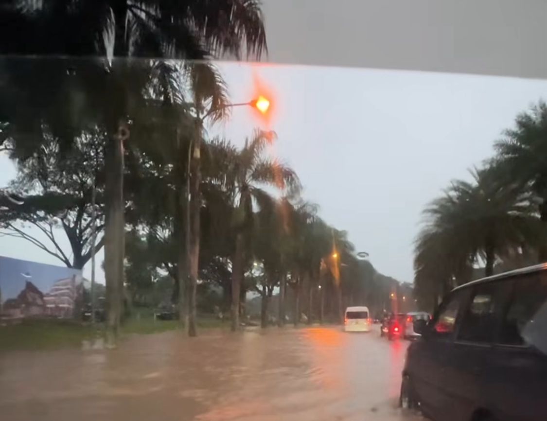 Hujan deras di KBB menyebabkan banjir