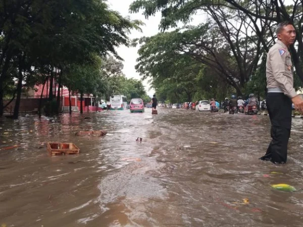 Persoalan banjir di Kota Bandung, terutama di kawasan Pasar Induk Gedebage masih kerap menghantui masyarakat. (Dok.Jabarekspres)